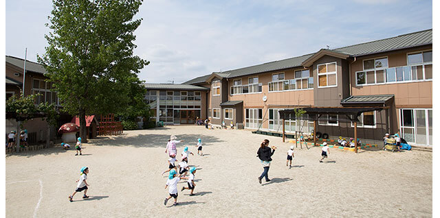 子ども達の笑顔があふれる園内